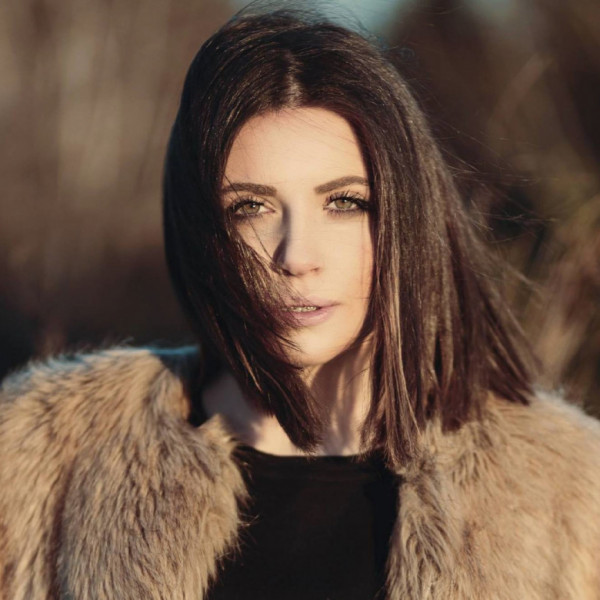 Pluszowe płaszcze, które otulą jak ciepły koc