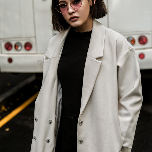 Oversizowe żakiety – must have modnych stylizacji