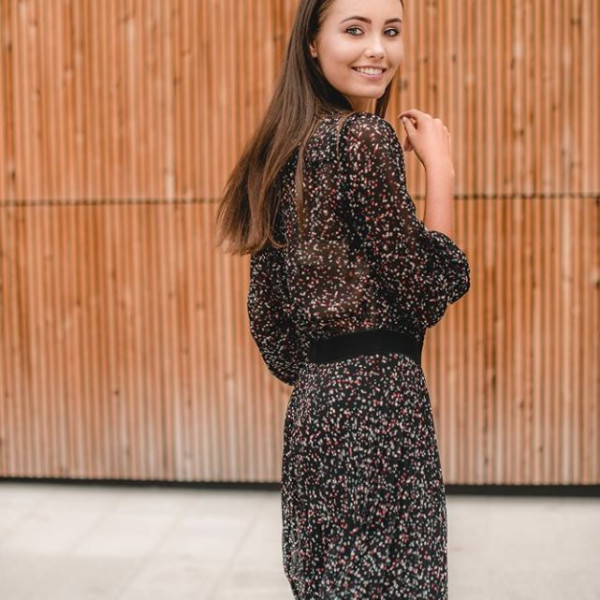 Czym wyróżniają się polskie sukienki?