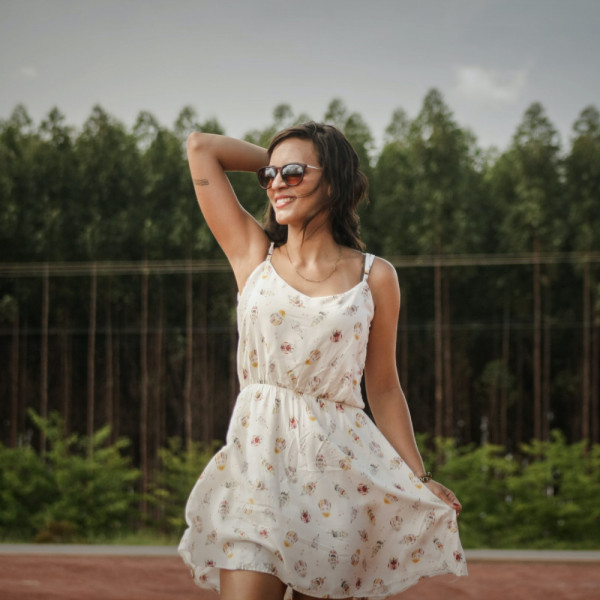 Wiązane bluzki i sukienki – hit czy kit?