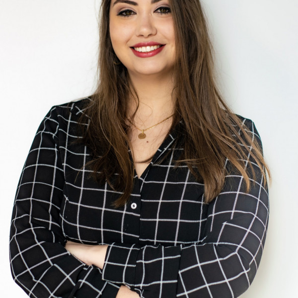 Stylizacje biznesowe na chłodniejsze dni. Postaw na basic