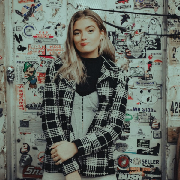 Modowy must have – płaszcze w kratę i dużą pepitkę