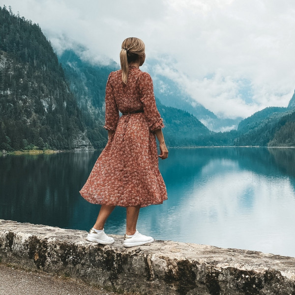 Koronka i kwiaty – stylizacje w wiosennym klimacie