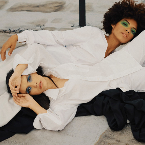 Przełam nudę! Stylowe looki z garniturem