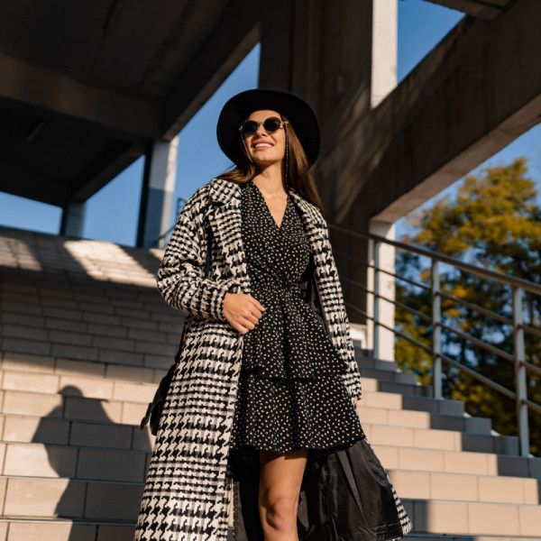 Płaszcze przejściowe dla kobiet – 3 wskazówki, jak dopasować odpowiedni model do swojej figury