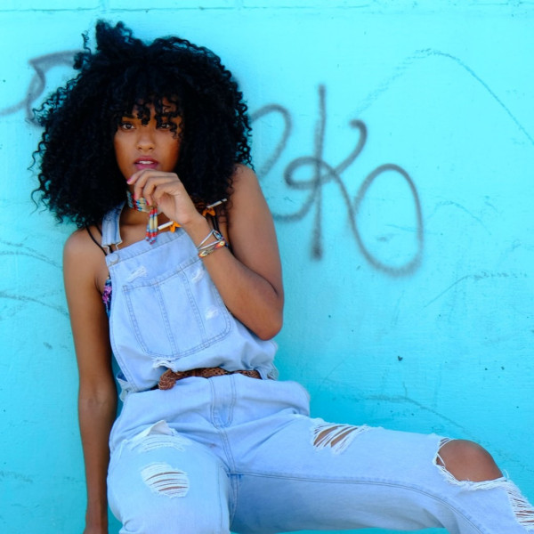 Blue denim. Błękitny jeans bije rekordy popularności