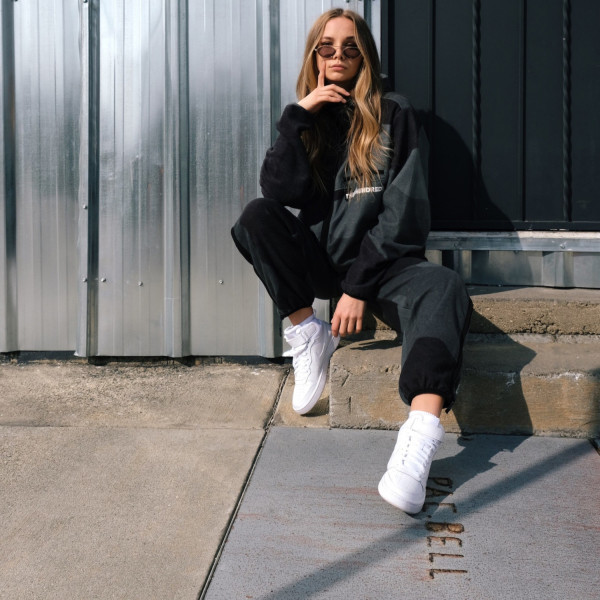 Moda na wygodę. Zestawy dresowe, które aż chce się nosić