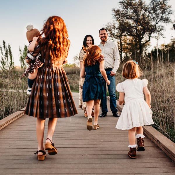 Eleganckie sukienki na rodzinne spotkania