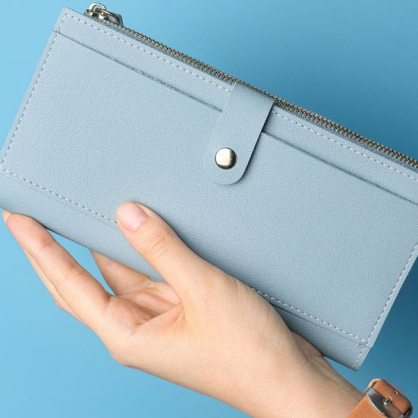 Piękne i funkcjonalne portfele skórzane dla kobiet - na co zwrócić uwagę przy wyborze?