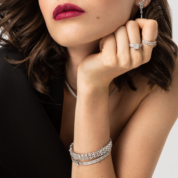 Pierścionek z diamentem – najlepszy wybór na zaręczyny