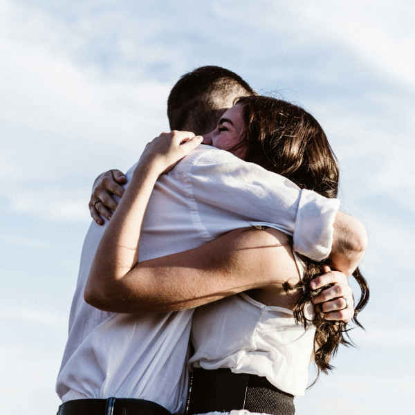 Walentynkowe stylizacje z pazurem. Body, dekolt, a może dopasowana sukienka?