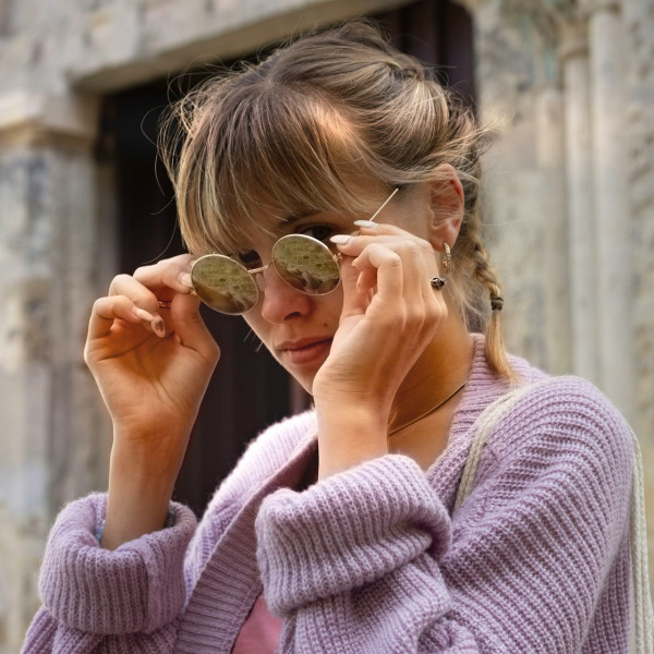 Kolorowe, lekkie swetry. Noś je do jeansów!