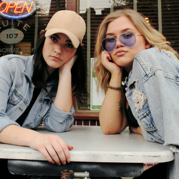 Robi się cieplej? Kup lekki płaszcz lub kurtkę