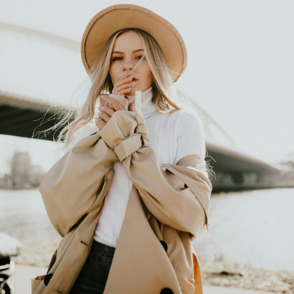 Lekkie swetry na wiosnę. Zobacz ofertę z polskich butików