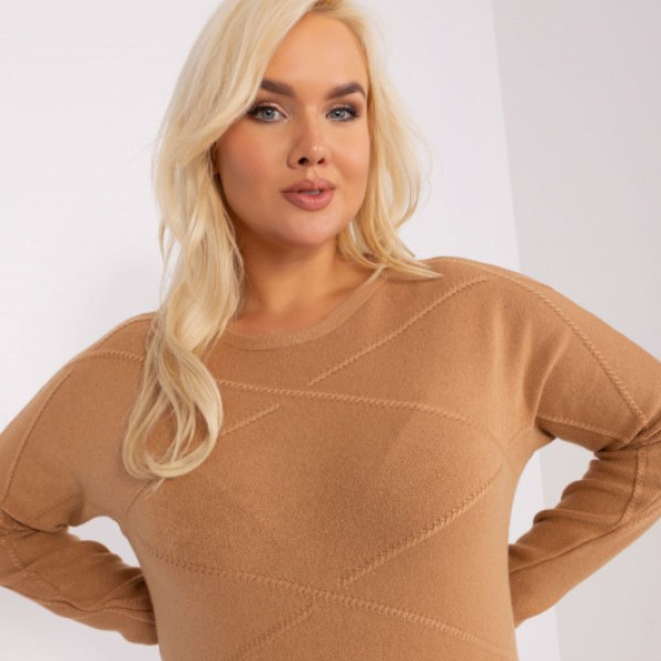 Duże i ciepłe swetry. 3 pomysły na topowe stylizacje!