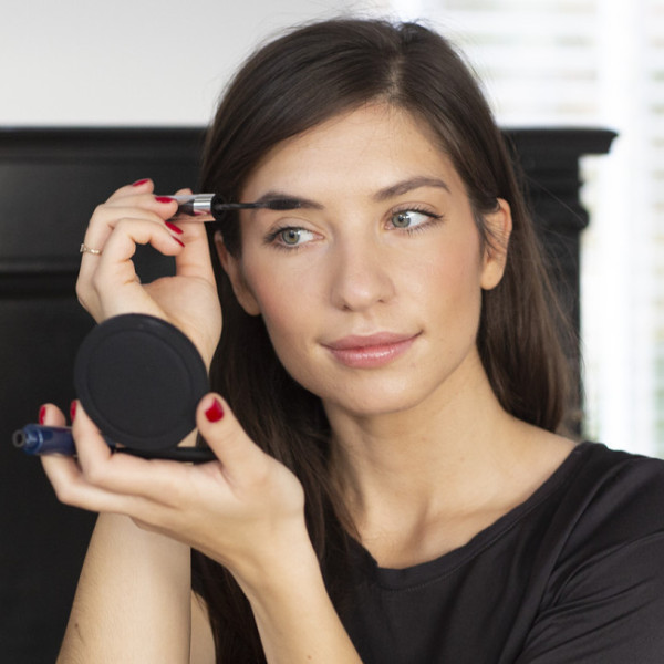 Jak wybrać dla siebie serum na porost rzęs? Zapytaliśmy o to specjalistkę!