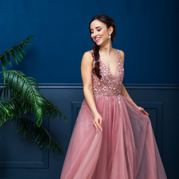 Sukienki na wesele latem? Zobacz, co czeka w polskich butikach!