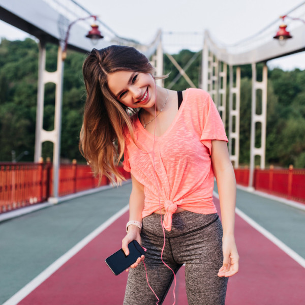 Komplety w sportowym stylu – postaw na aktywne lato