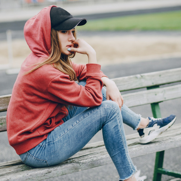 Najmodniejsze bluzy na chłodne dni. Zobacz!