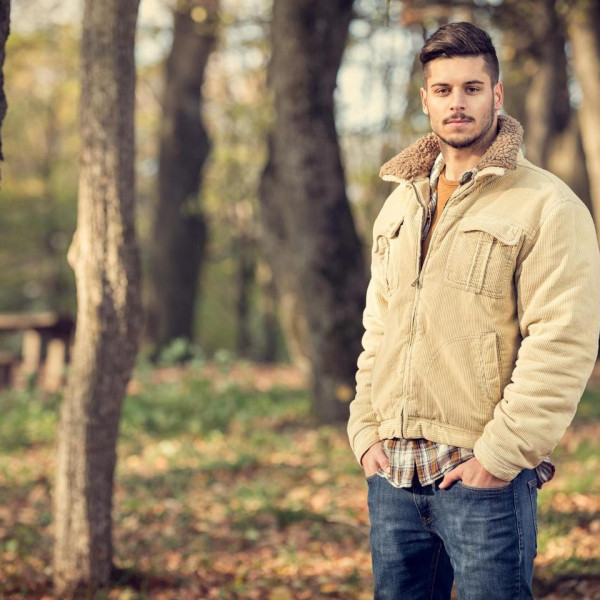 Jakie kurtki zimowe męskie sprawdzą się do pracy i na uczelnię?