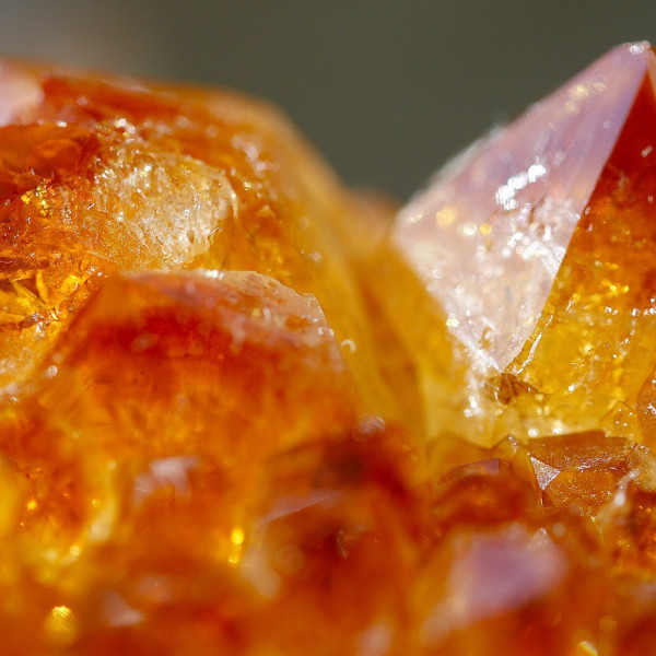 Klejnoty Natury: Fascynujący Świat Kamieni Szlachetnych