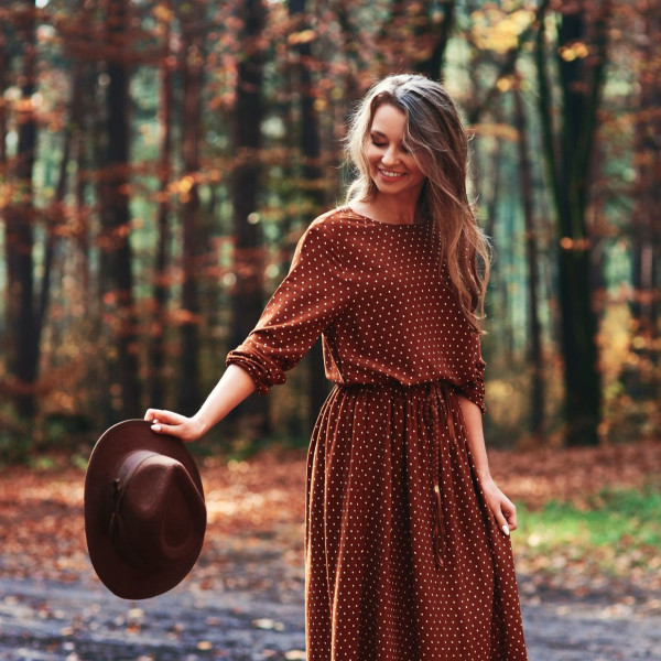 Jesienne zestawienia w stylu boho. Postaw na długie sukienki!
