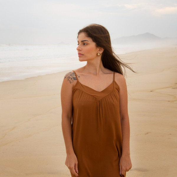 Mocha, khaki, czekolada - stonowane kolory idealne na lato