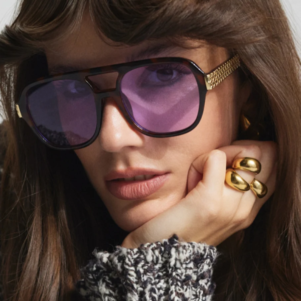 Pozłacany pierścionek w roli głównej – z czym go nosić, żeby wyglądał dobrze?