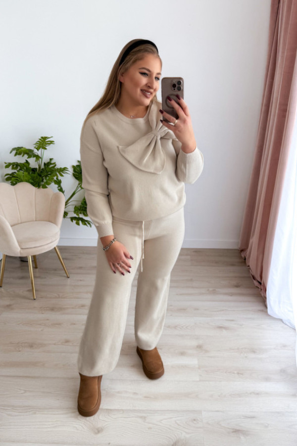 Komplet sweterkowy spodnie z szeroką nogawką+bluzka z kokardką mina - kremowy