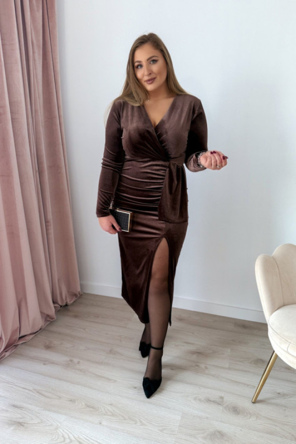 Preorder sukienka welurowa z rozcięciem na nodze golden hour - czekolada (dostawa 18/19.11.)