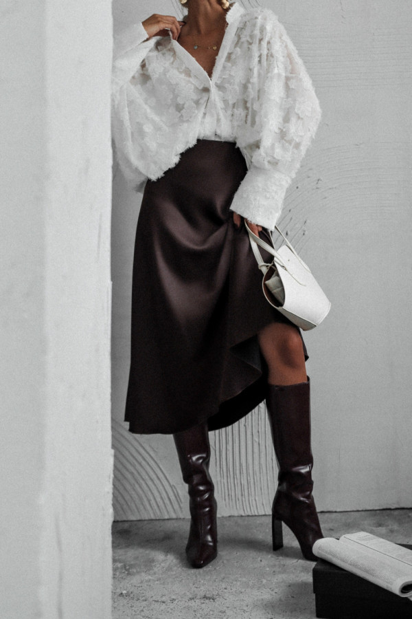 Spódnica midi mystic night o satynowym wykończeniu czekoladowa