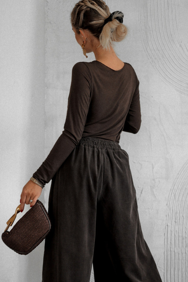 Bluzka city code z domieszką kaszmiru z kolekcji basic - gorzka czekolada