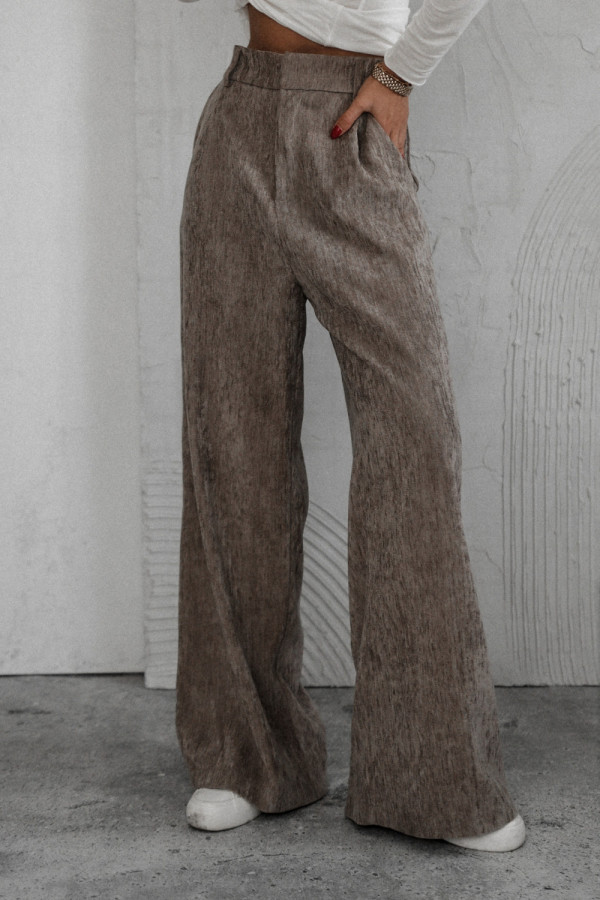 Spodnie coffee run o luźniejszym kroju beżowe