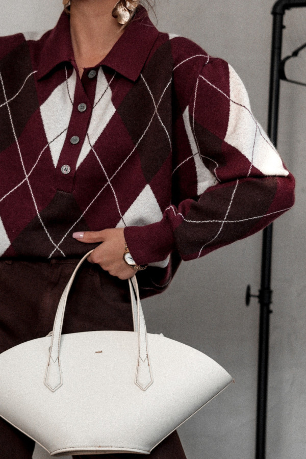 Sweter city pulse z kołnierzem typu polo w romby - bordowy