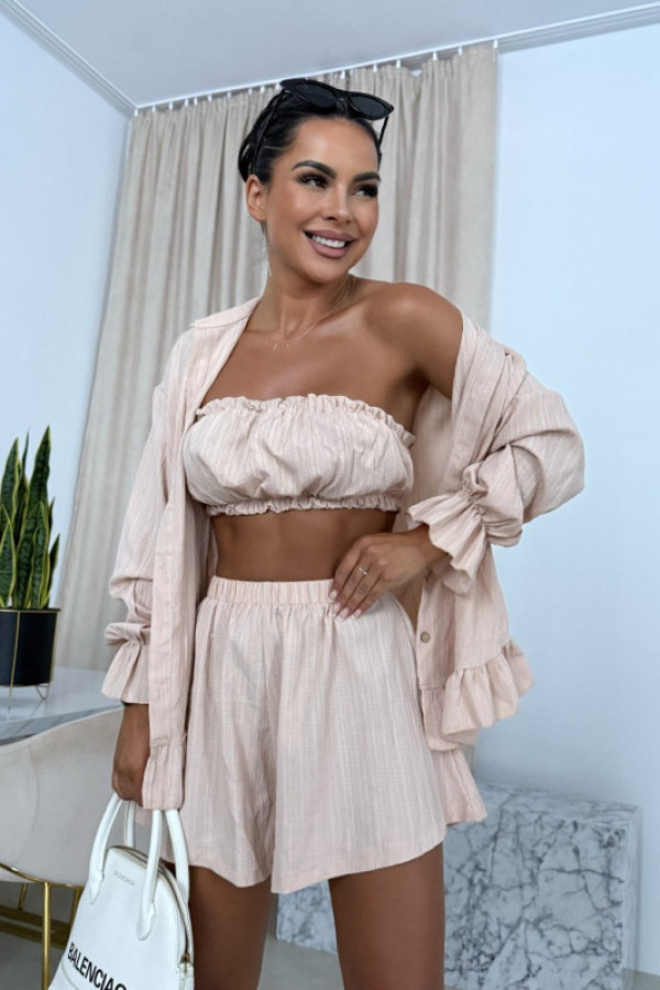 Beżowy trzyczęściowy komplet na lato: top hiszpanka, szorty i koszula z falbanką lolita