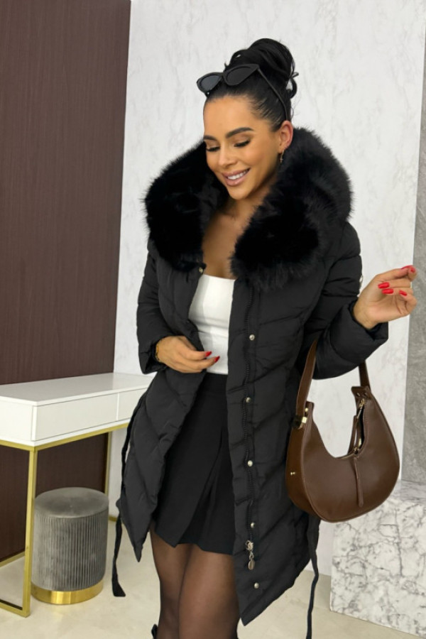 Czarny pikowany płaszcz damski do połowy uda z kapturem luxar