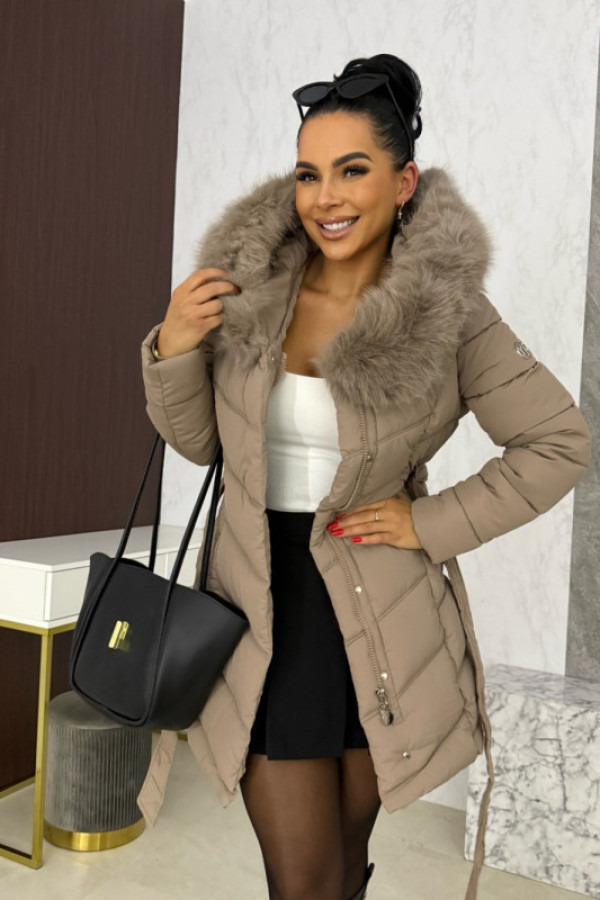 Beżowy pikowany płaszcz damski do połowy uda z kapturem luxar