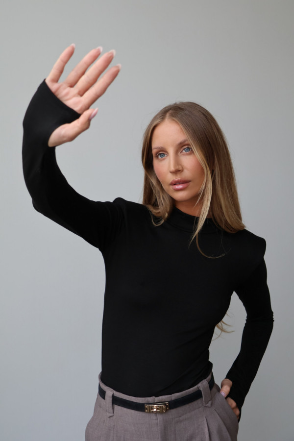 Golf z poduszkami 100% wiskoza ameline czarny