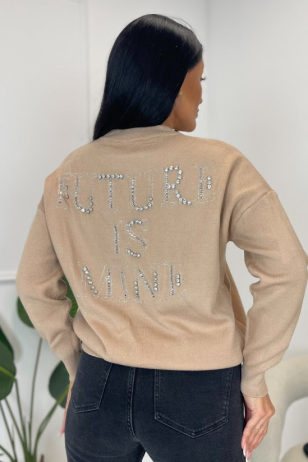 Sweter z napisem na plecach camelowy