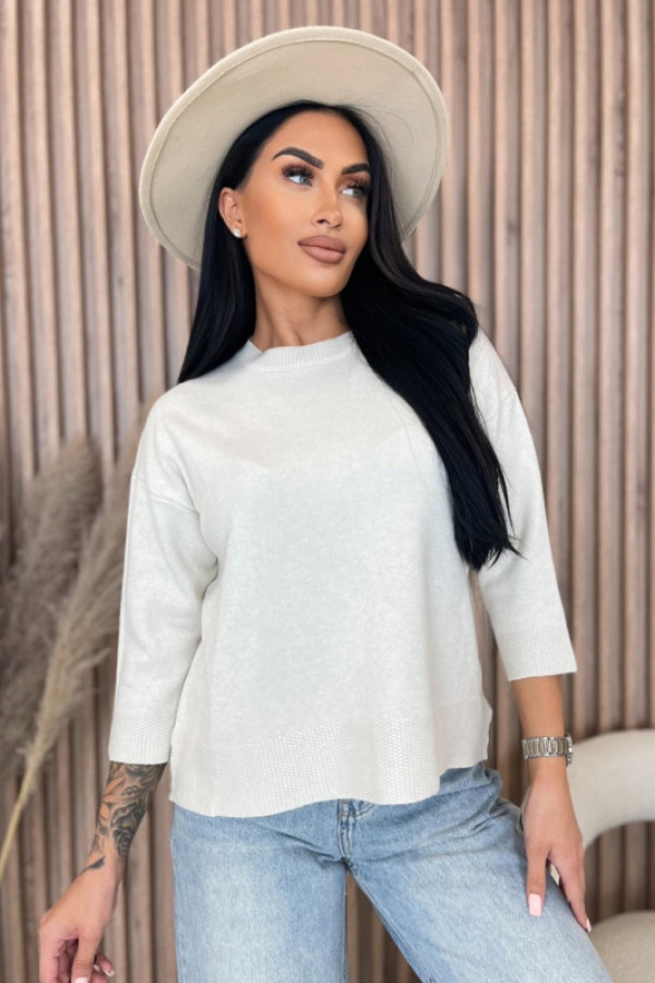 Sweterek oversizowy o prostym kroju beżowy