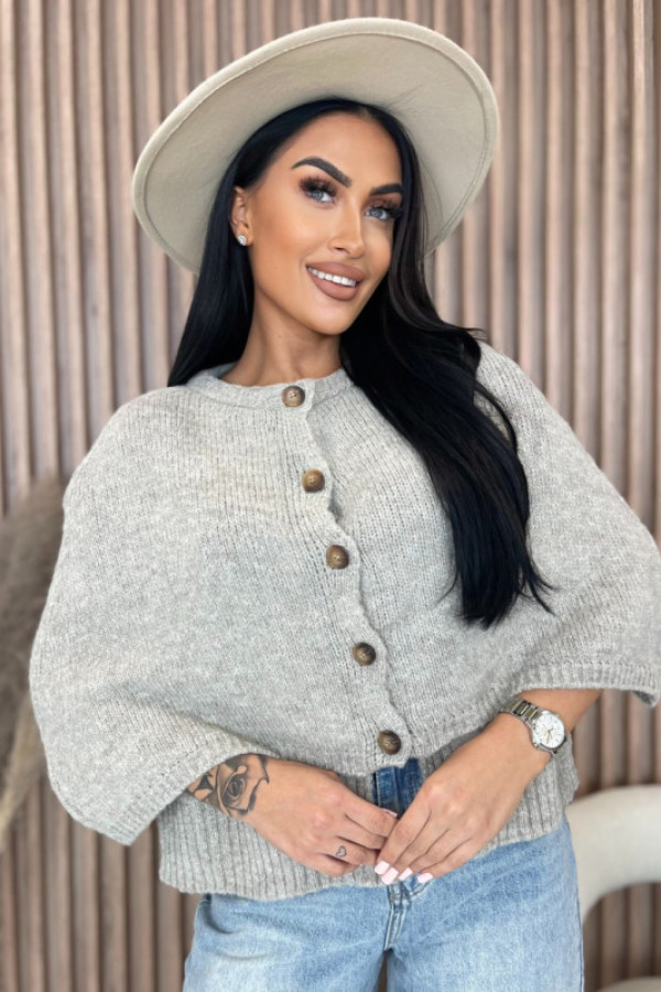 Narzutka plus size zapinana na guziki beżowa