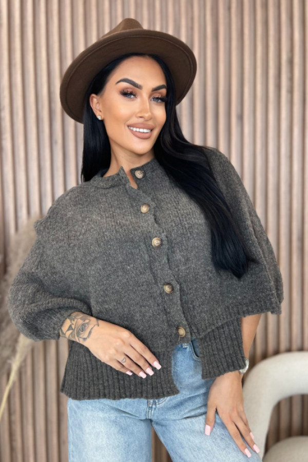 Narzutka plus size zapinana na guziki czekoladowa