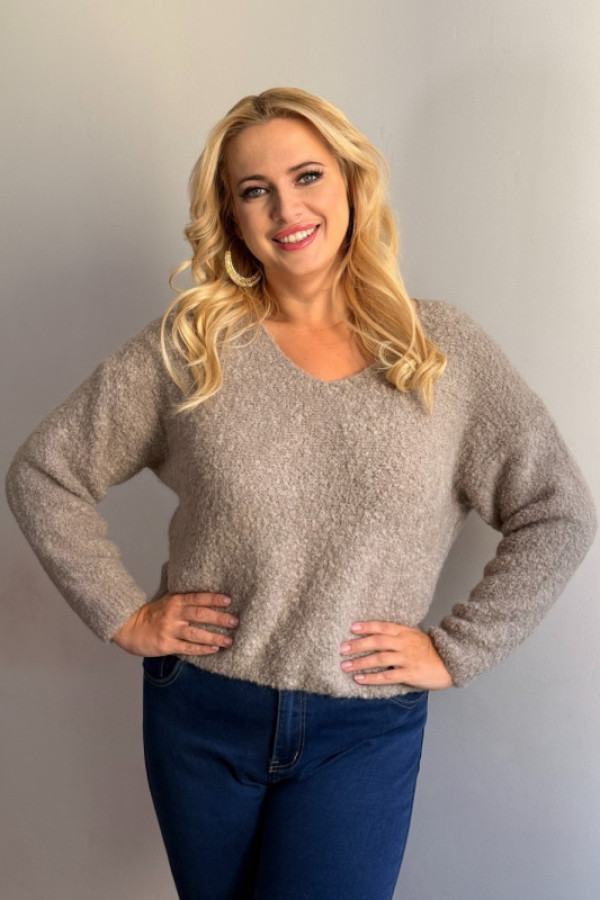 Sweter z dekoltem v beżowy