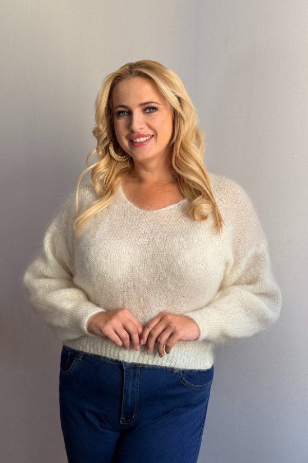 Sweter w serek biały