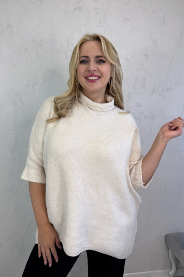 Sweterek oversize z golfem beżowy