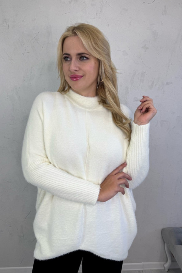 Sweterek oversize z golfem biały