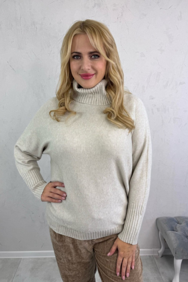 Sweterek oversize z golfem beżowy