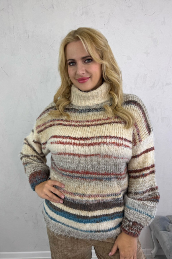 Sweterek oversize w paski z golfem