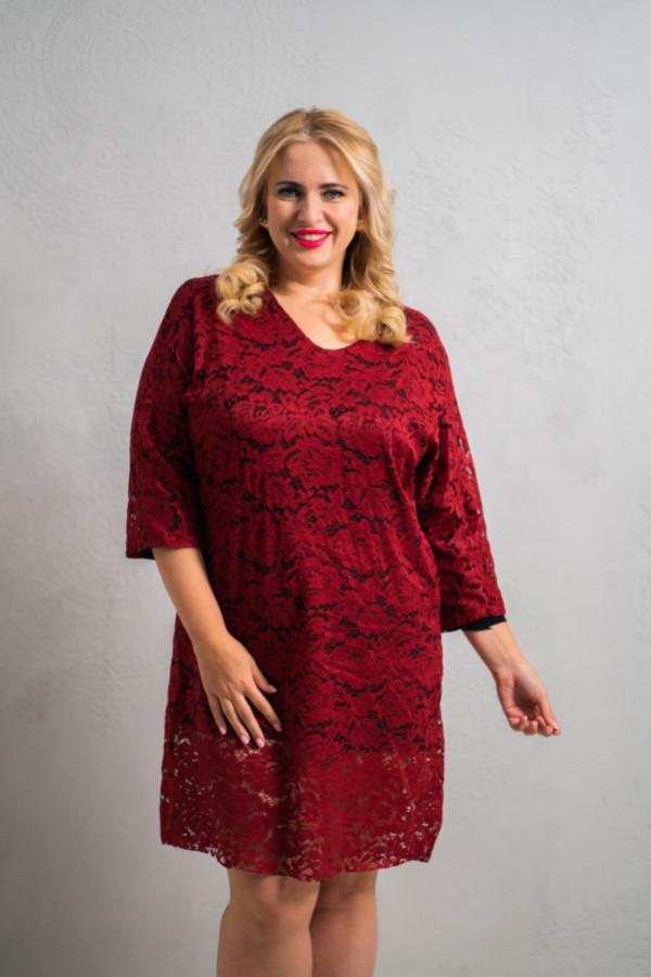 Koronkowa sukienka plus size