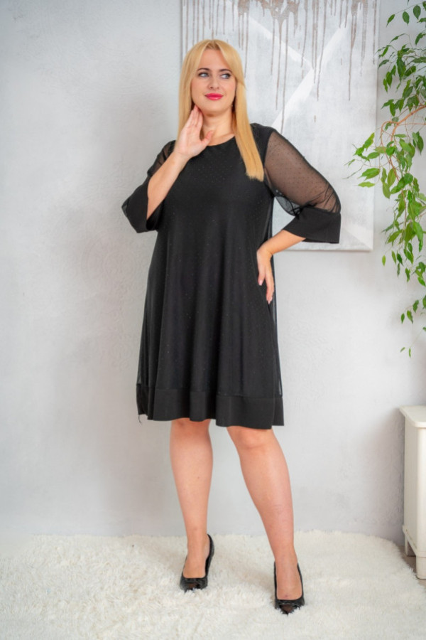 Elegancka czarna sukienka z półtransparentnymi rękawami
